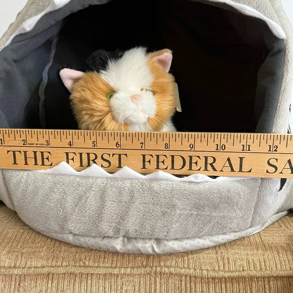 Cat or Dog Shark Bed - Grey - Picture 15 of 16